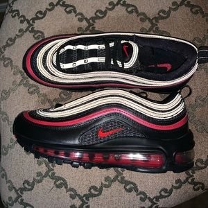 NIKE AIR MAX VALENTINES DAY LADIES SIZE 5